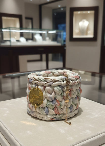 🧺 Panier à bijoux fleuri touches de bleu, blanc, rouge, vert