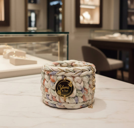 🧺 Panier à bijoux fleuri touches de bleu, blanc, rouge, vert